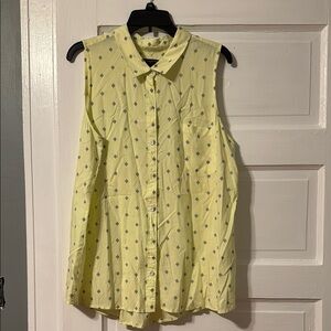 Banana Republic Light Yellow Sleeveless Button-Down Shirt